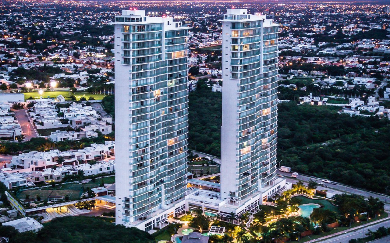 Desarrollo vertical en Mérida, Country Towers, torres de residencias departamentales.